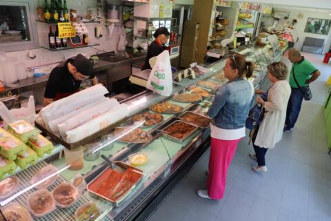 Tiendas de comestibles de Avilés: Comidas Casado