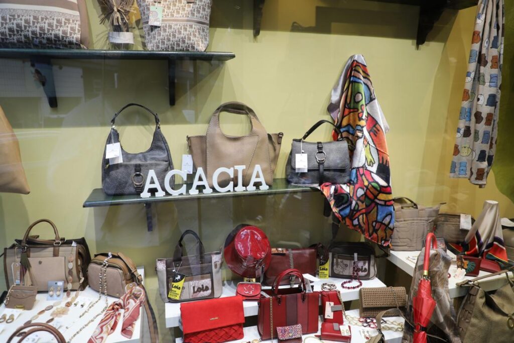 Acacia, Tienda de Bolsos y Complementos en Avilés