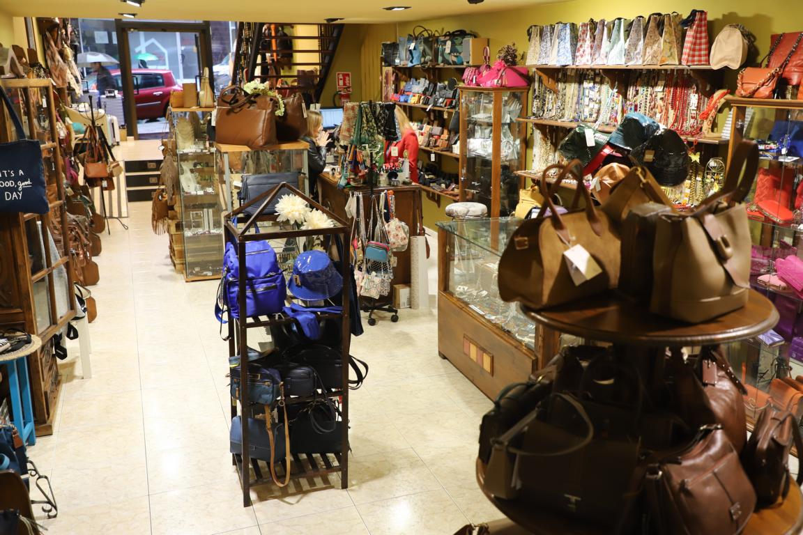 Acacia, Tienda de Bolsos y Complementos en Avilés