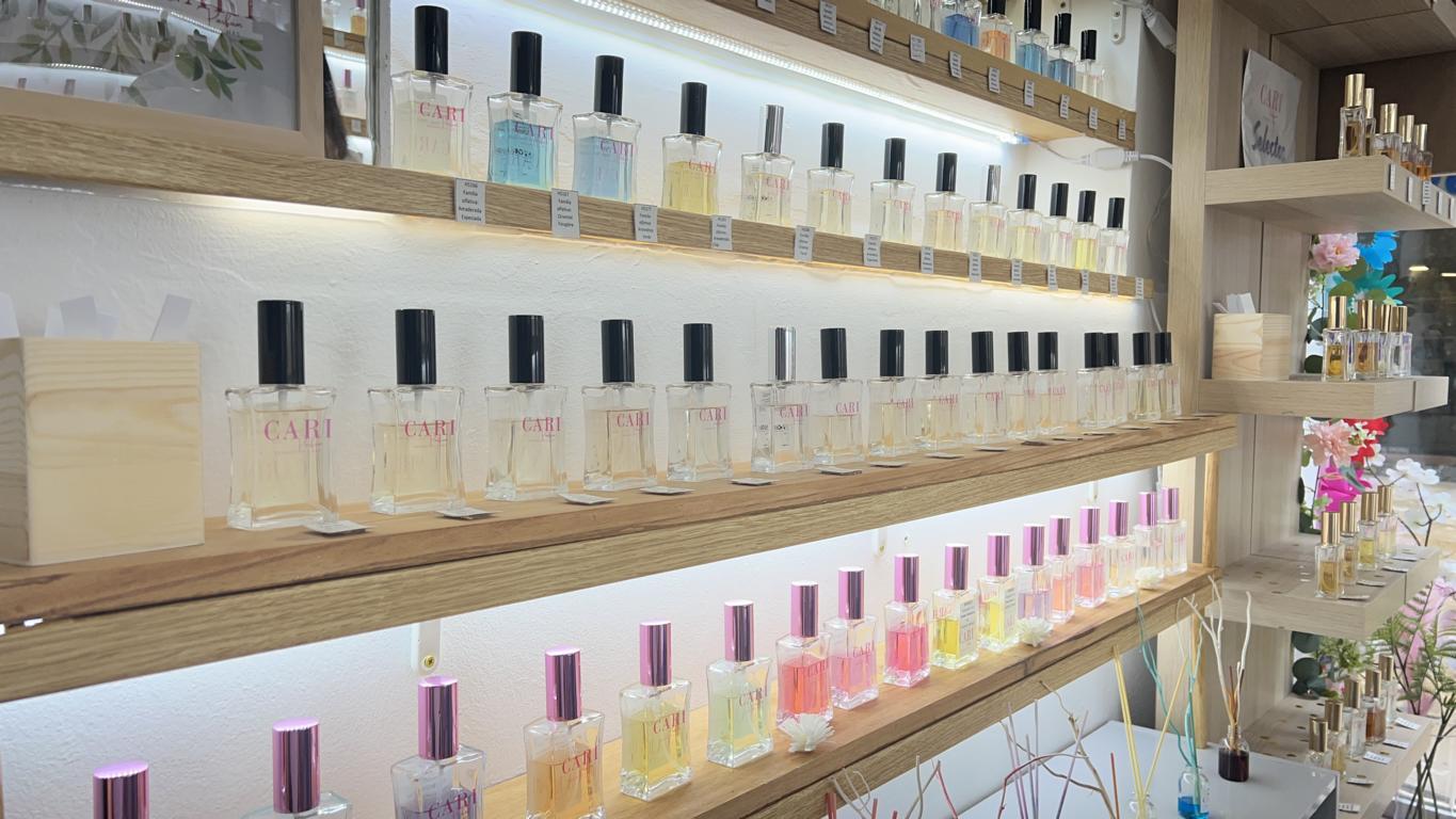 Expositor de Cari Parfum