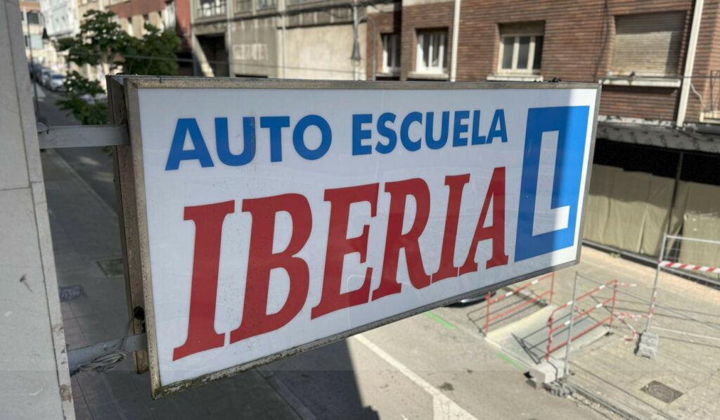 Cartel de de Autoescuela Iberia